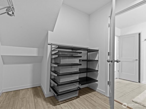 2416 NW 61st St B, Seattle WA 98107