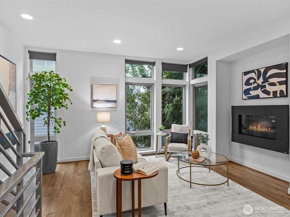 2416 NW 61st St B, Seattle WA 98107