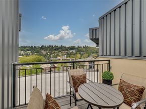 7800 SE 27th Street 503, Mercer Island WA 98040