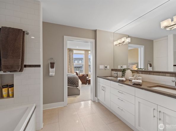 7800 SE 27th Street 503, Mercer Island WA 98040