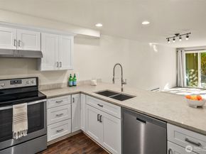 12014 98th Avenue NE 101, Kirkland WA 98034