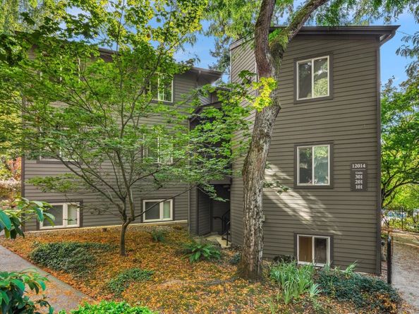 12014 98th Avenue NE 101, Kirkland WA 98034