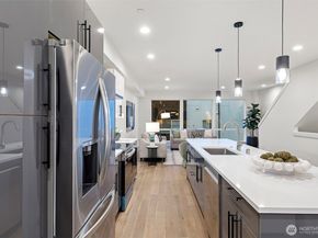 12215 Des Moines Memorial Drive S B, Burien WA 98168