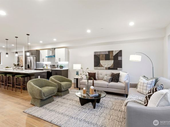 12215 Des Moines Memorial Drive S B, Burien WA 98168