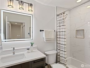 12215 Des Moines Memorial Drive S B, Burien WA 98168