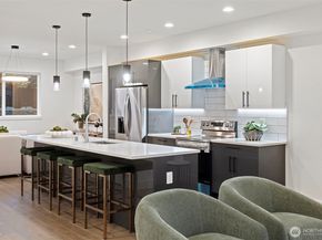 12215 Des Moines Memorial Drive S B, Burien WA 98168