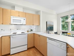 2840 139th Avenue SE 9, Bellevue WA 98005