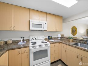 12601 SE 41st Place C102, Bellevue WA 98006