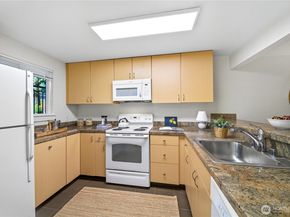 12601 SE 41st Place C102, Bellevue WA 98006