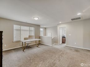 5658 S 328th Place, Auburn WA 98001