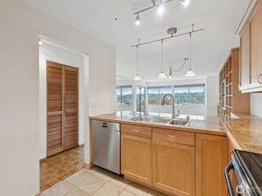 1964 26th Avenue W 203, Seattle WA 98199