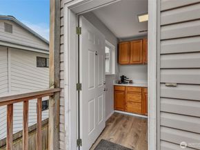 9480 Olson Place SW G, Seattle WA 98106