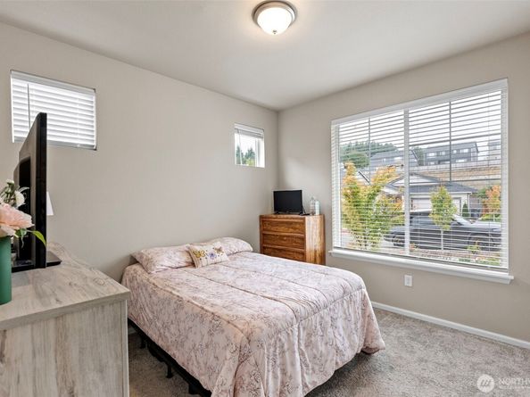 1323 Baker Heights Loop, Bremerton WA 98312