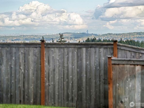 1323 Baker Heights Loop, Bremerton WA 98312