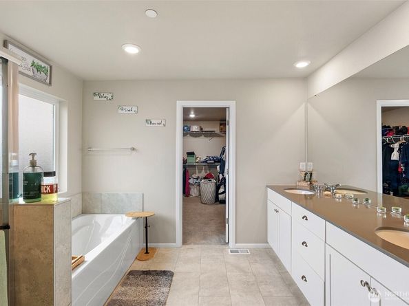 1323 Baker Heights Loop, Bremerton WA 98312