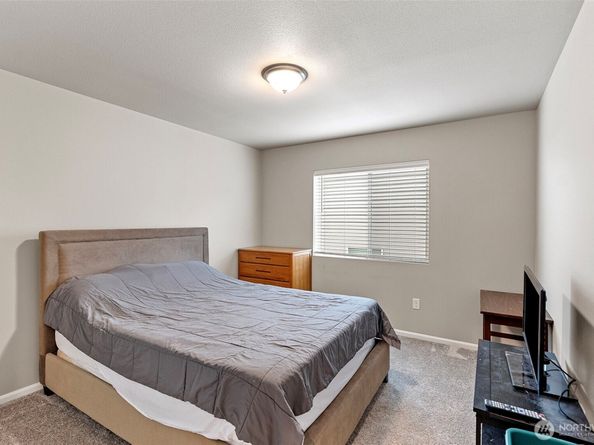 1323 Baker Heights Loop, Bremerton WA 98312