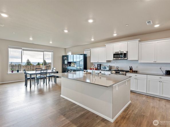 1323 Baker Heights Loop, Bremerton WA 98312