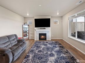 1323 Baker Heights Loop, Bremerton WA 98312