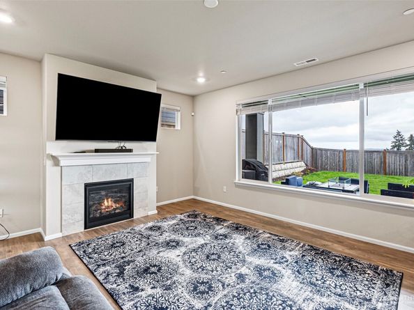 1323 Baker Heights Loop, Bremerton WA 98312