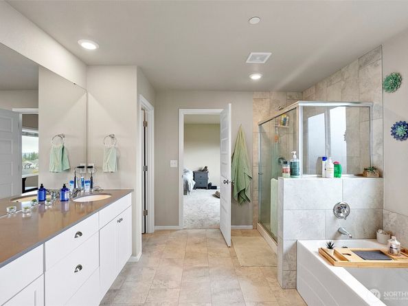 1323 Baker Heights Loop, Bremerton WA 98312