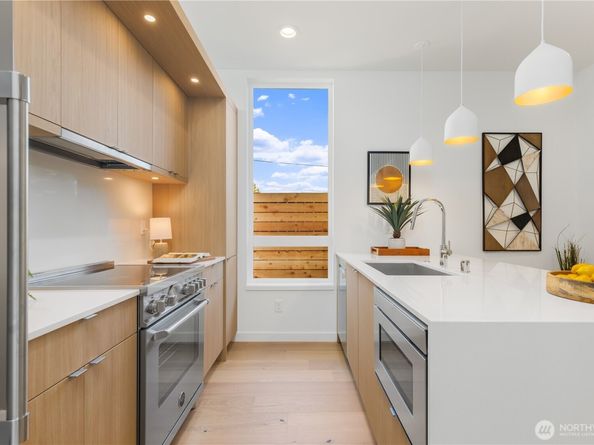5948 39th Avenue SW B, Seattle WA 98136