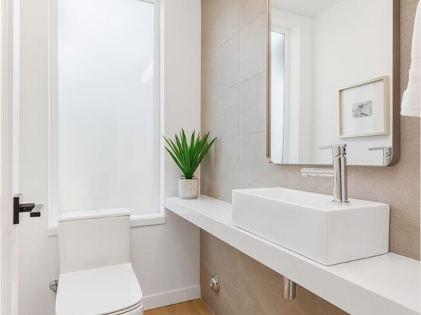 5948 39th Avenue SW B, Seattle WA 98136