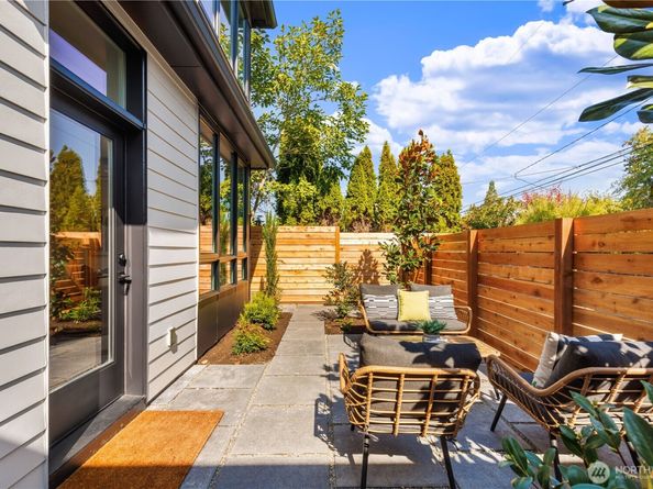 5948 39th Avenue SW B, Seattle WA 98136