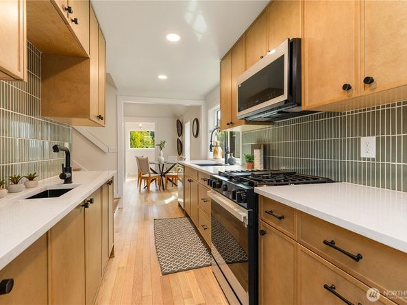 6031 McKinley Place N, Seattle WA 98103