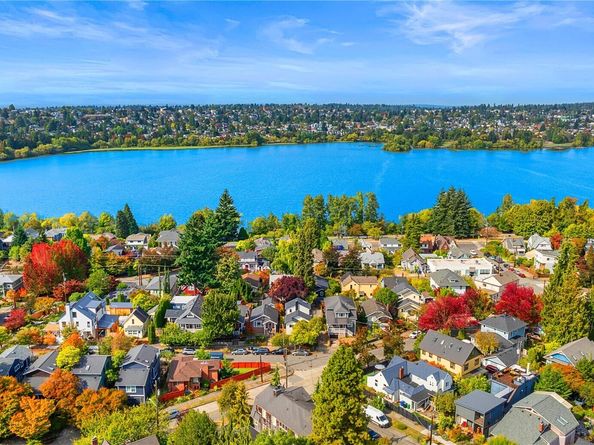 6031 McKinley Place N, Seattle WA 98103