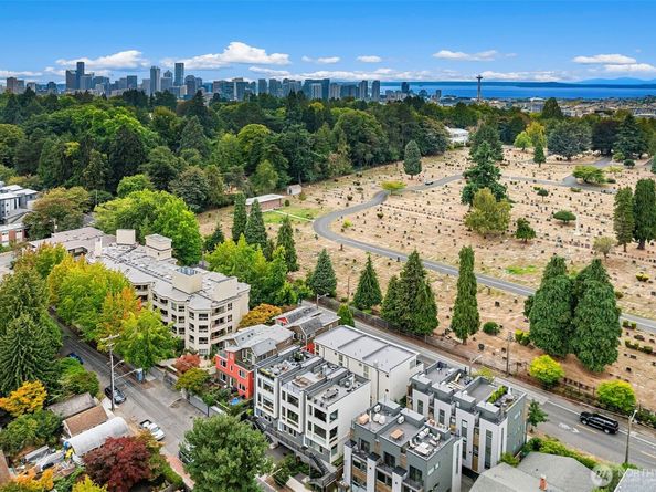 1535 Grandview Place E, Seattle WA 98112