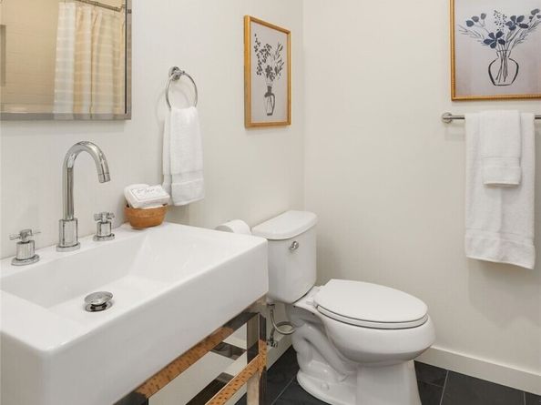 1535 Grandview Place E, Seattle WA 98112