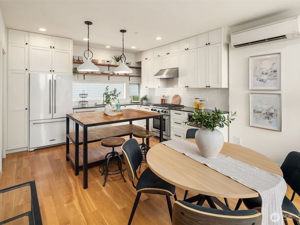 1535 Grandview Place E, Seattle WA 98112