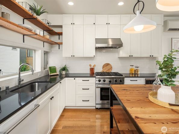 1535 Grandview Place E, Seattle WA 98112