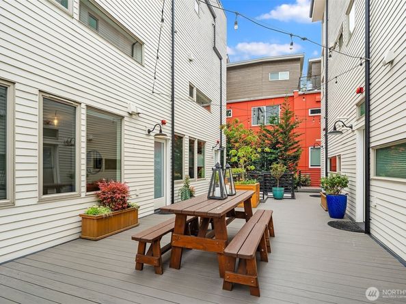 1535 Grandview Place E, Seattle WA 98112