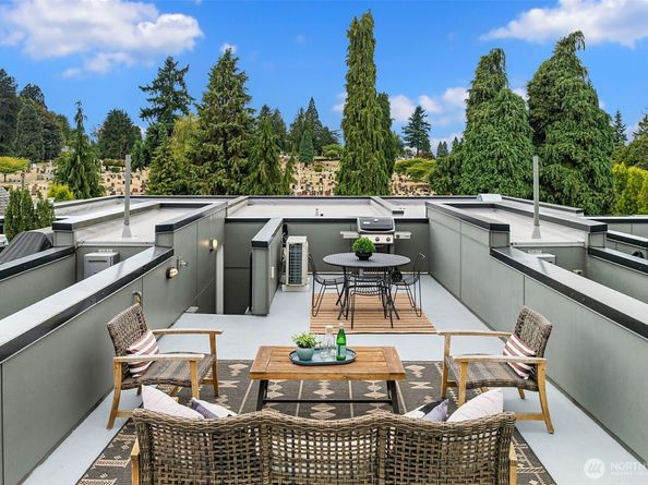 1535 Grandview Place E, Seattle WA 98112