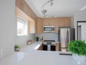 2500 Western Ave Avenue 510, Seattle WA 98121