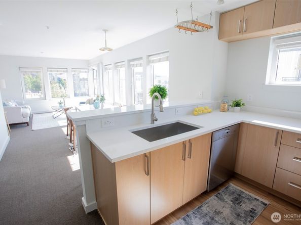 2500 Western Ave Avenue 510, Seattle WA 98121