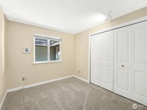15604 SE 42nd Place, Bellevue WA 98006