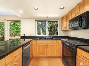 15604 SE 42nd Place, Bellevue WA 98006