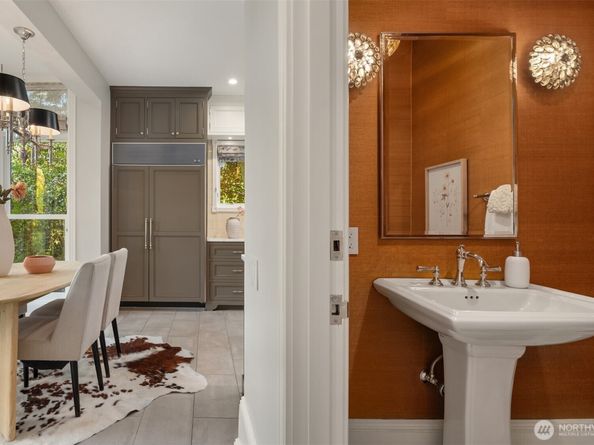 718 E Aloha Street 10, Seattle WA 98102