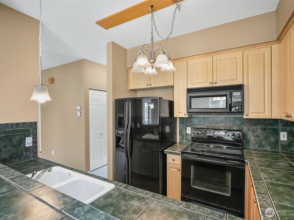 13000 Admiralty Way B301, Everett WA 98204
