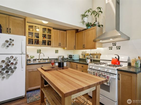 9730 46th Avenue NE, Seattle WA 98115