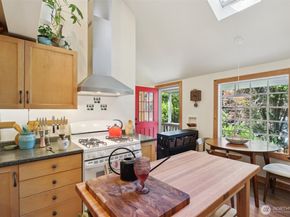 9730 46th Avenue NE, Seattle WA 98115
