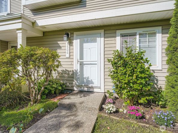 5506 S 237th Place 44, Kent WA 98032