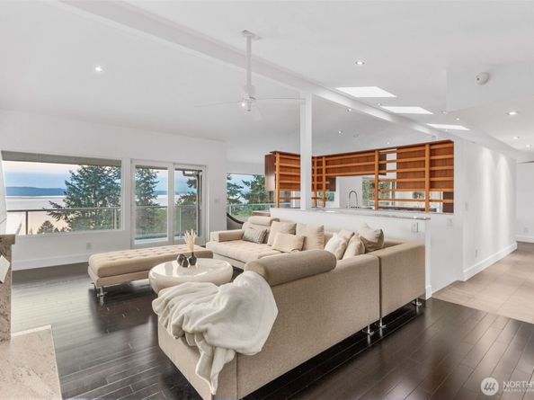 15733 25th Avenue SW, Burien WA 98166