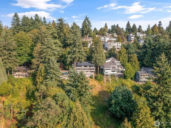 15733 25th Avenue SW, Burien WA 98166