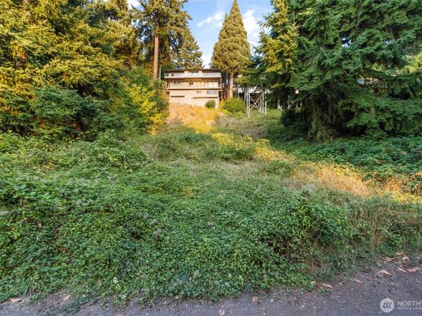 15733 25th Avenue SW, Burien WA 98166