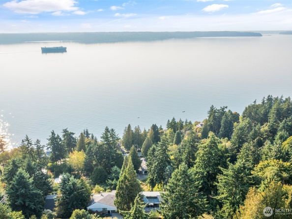 15733 25th Avenue SW, Burien WA 98166