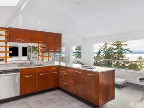 15733 25th Avenue SW, Burien WA 98166