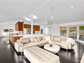 15733 25th Avenue SW, Burien WA 98166